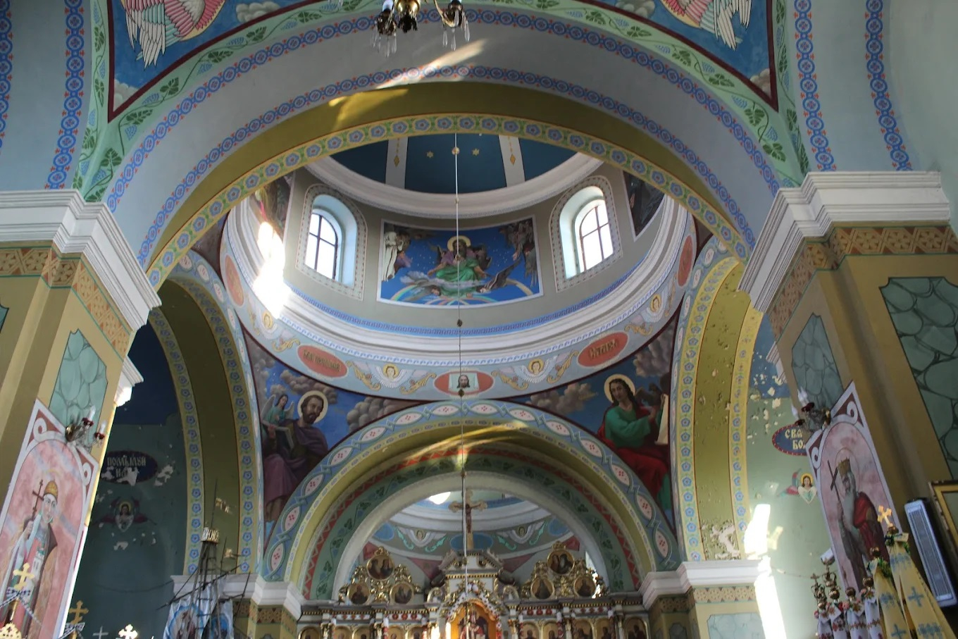 Інтер’єр церкви (фото Петра Лози)