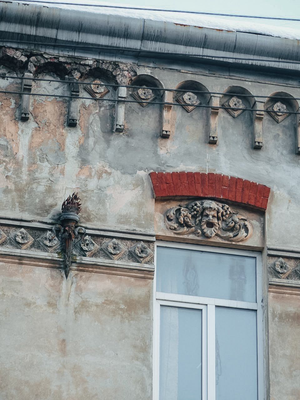 Фенікс, дракони і молитовна кімната в підвалі: історія львівської кам’яниці