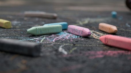 Ця проблема є майже у всіх: чому слід класти крейду у шафу