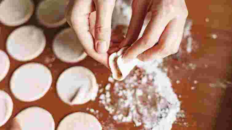 Секрет соковитого фаршу: що додати у пельмені, щоб вони були ситніші і смачніші 