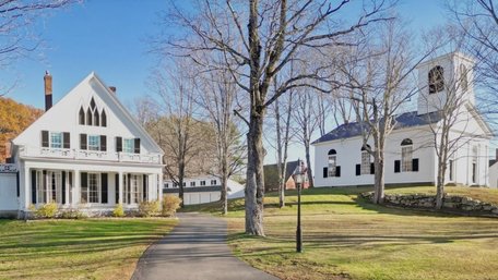 У США виставили на продаж ціле поселення з історичними будівлями