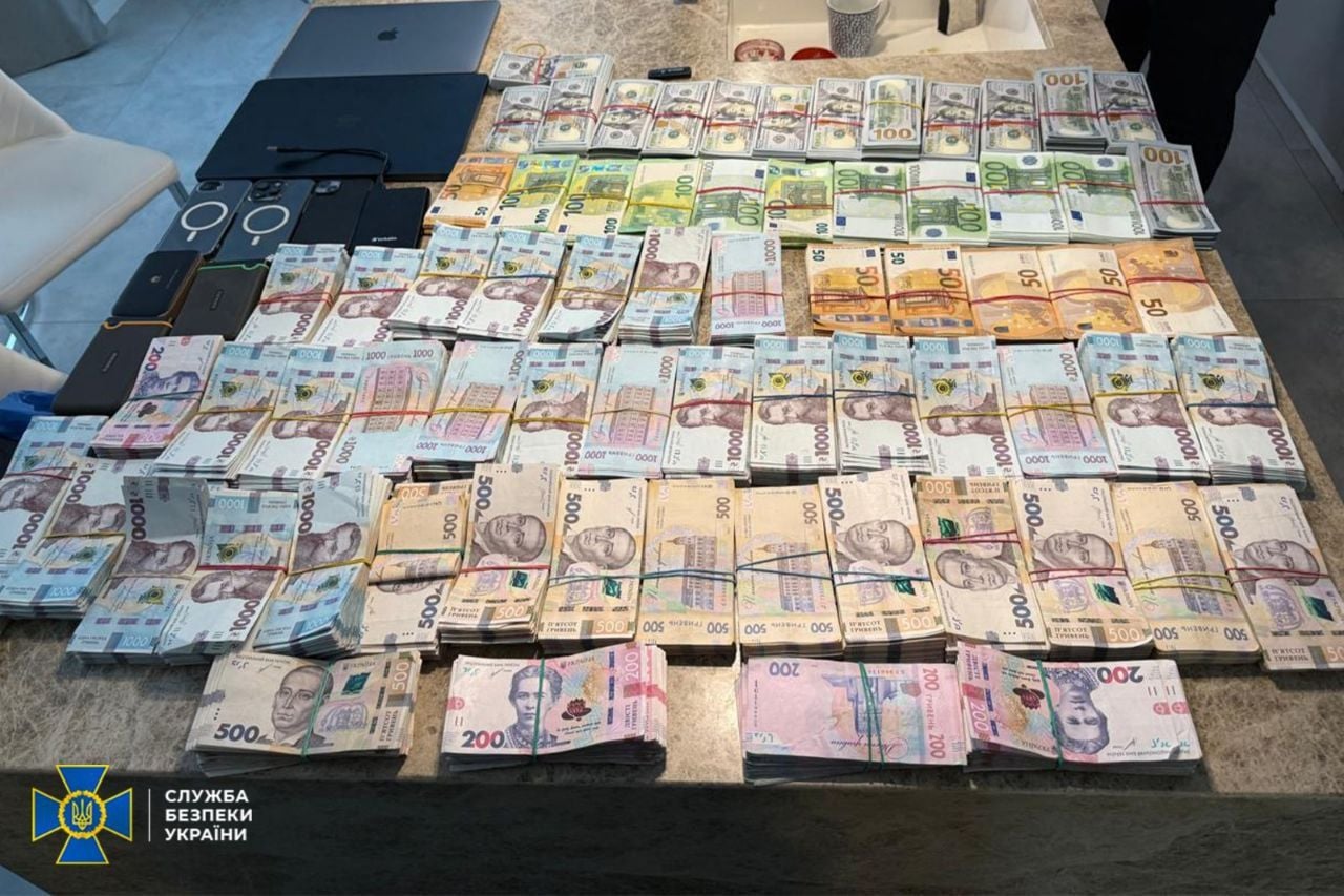 Знайдена готівка у підозрюваних