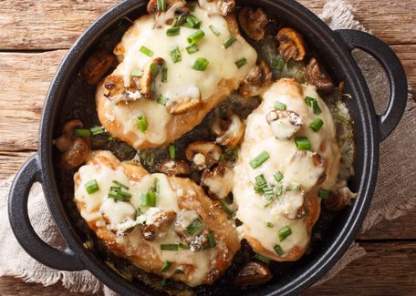 Курячі кальцоне без тіста з соковитою сирною начинкою. Рецепт дня