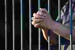 Жителька Бережан уникла покарання за облиття кислотою суперниці