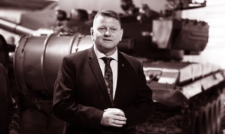 Між зовнішньою загрозою і внутрішньою інерцією