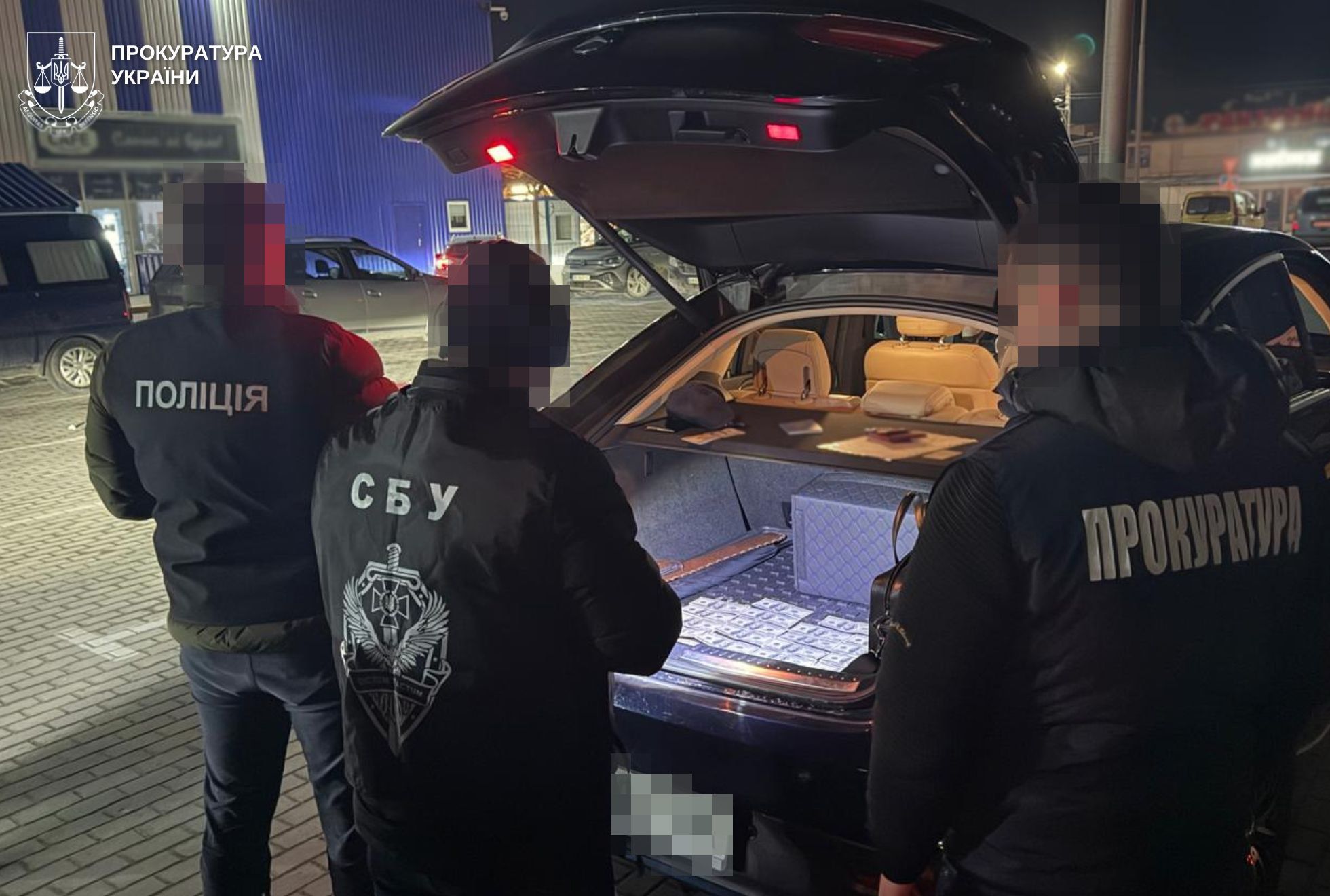 Хабар вилучили в автомобілі затриманого