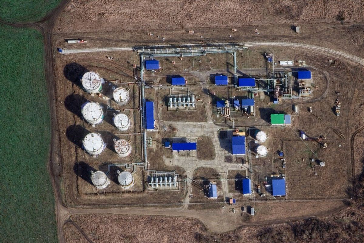 Після атаки дронів спалахнула пожежа на НПЗ у Краснодарському краї РФ