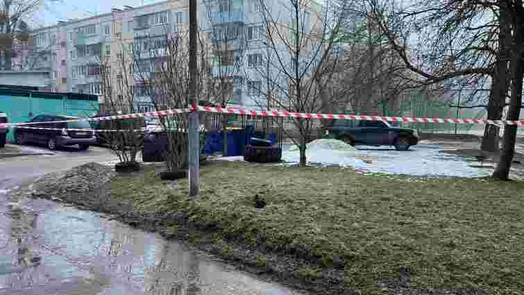 У Львові двірничка знайшла біля смітника бойову гранату