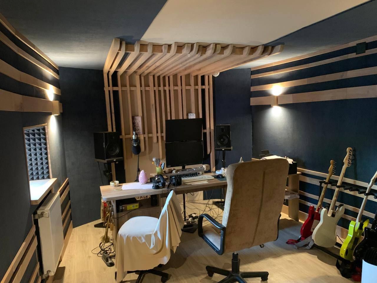 Одним із перших масштабних замовлень ветерана Андрія Уракіна стала студія звукозапису для фронтмена гурту «Яка існує» Тараса Терлецького