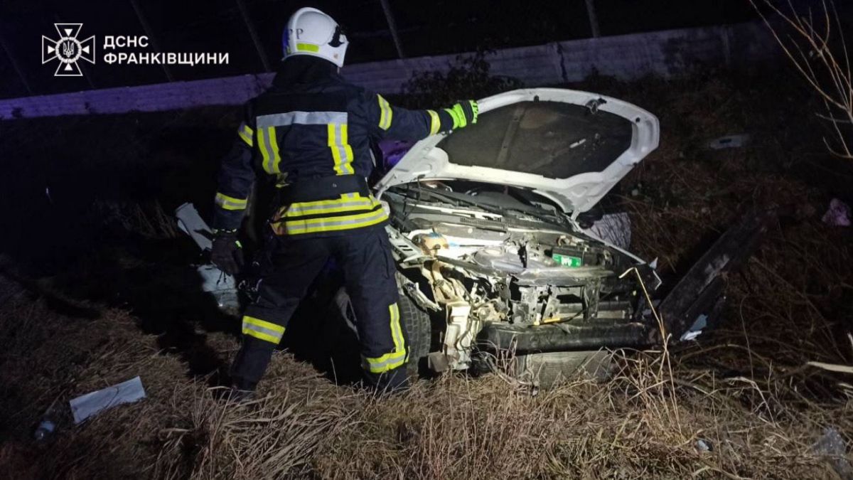 У масштабній аварії з чотирма автівками біля Івано-Франківська загинули двоє людей