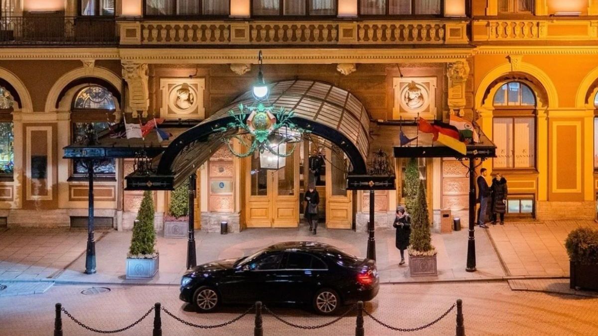 Французька компанія LVMH зберегла контроль над люксовим готелем у Санкт-Петербурзі