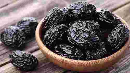 Недооцінена користь: як чорнослив впливає на серце, кістки, регулює рівень цукру в крові