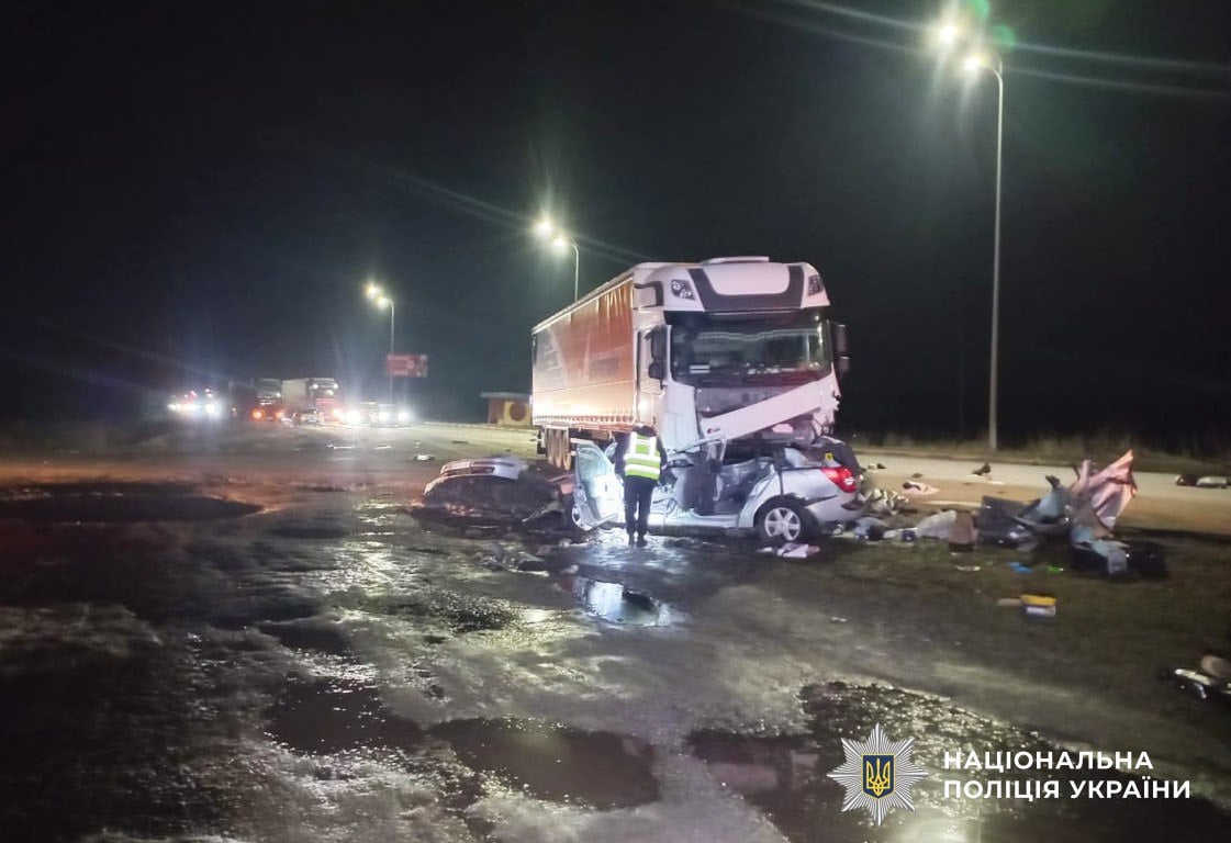 Наслідки смертельної ДТП у селі Варковичі (фото поліції)