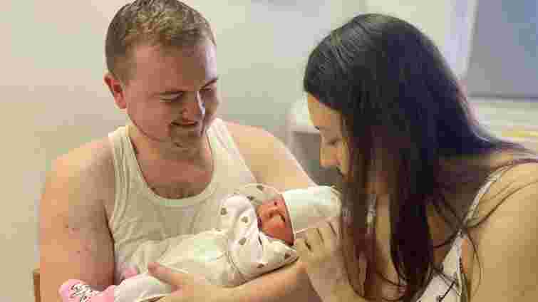 27-річна жінка після трансплантації нирки народила у Львові здорову дівчинку