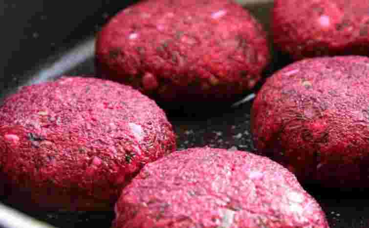 Бурякові котлети з фаршем. Рецепт дня