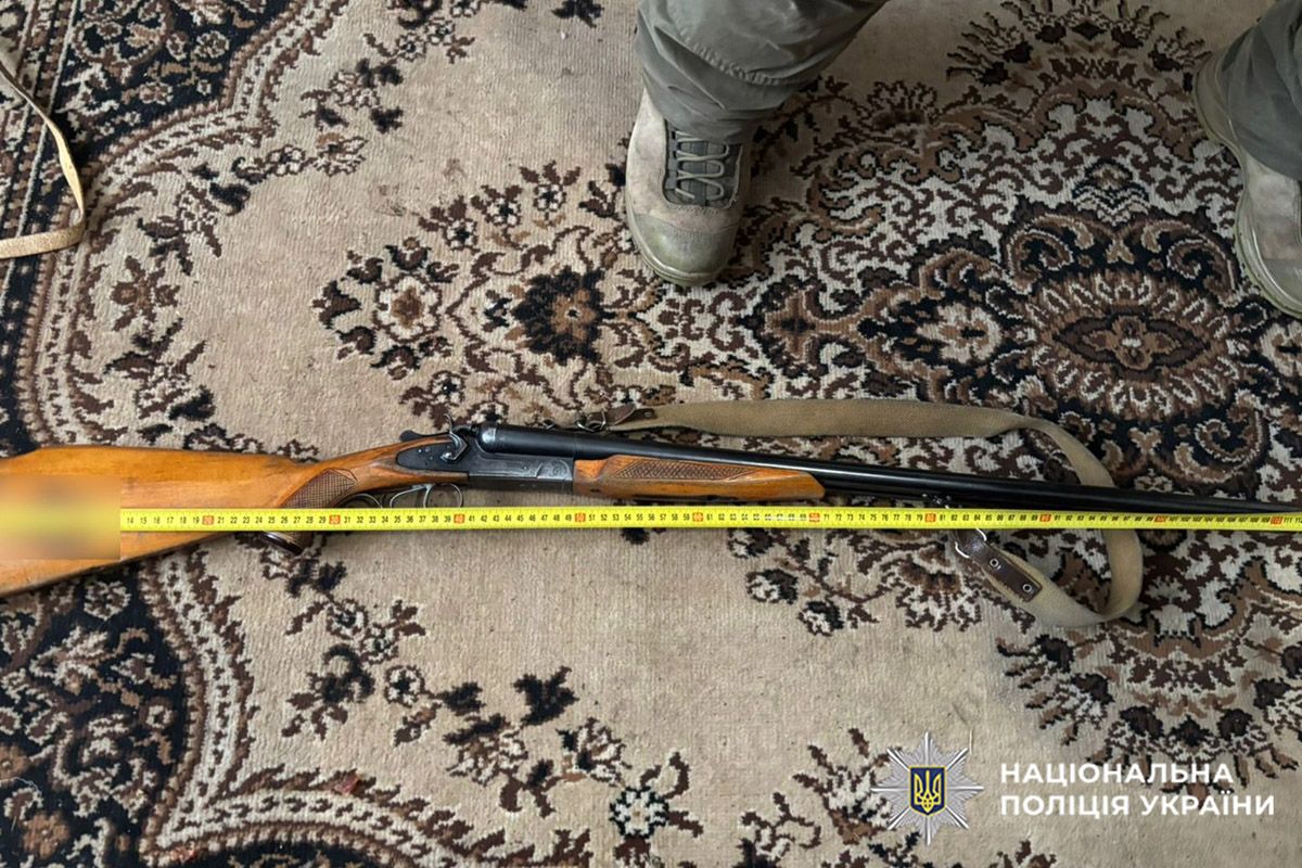 Чоловік застрелив з рушниці безпритульного пса на Хмельниччині