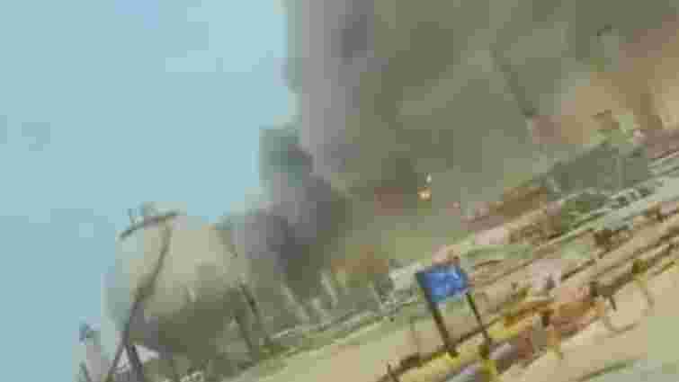 У Саудівській Аравії через атаку дронів зупинився один з найбільших НПЗ