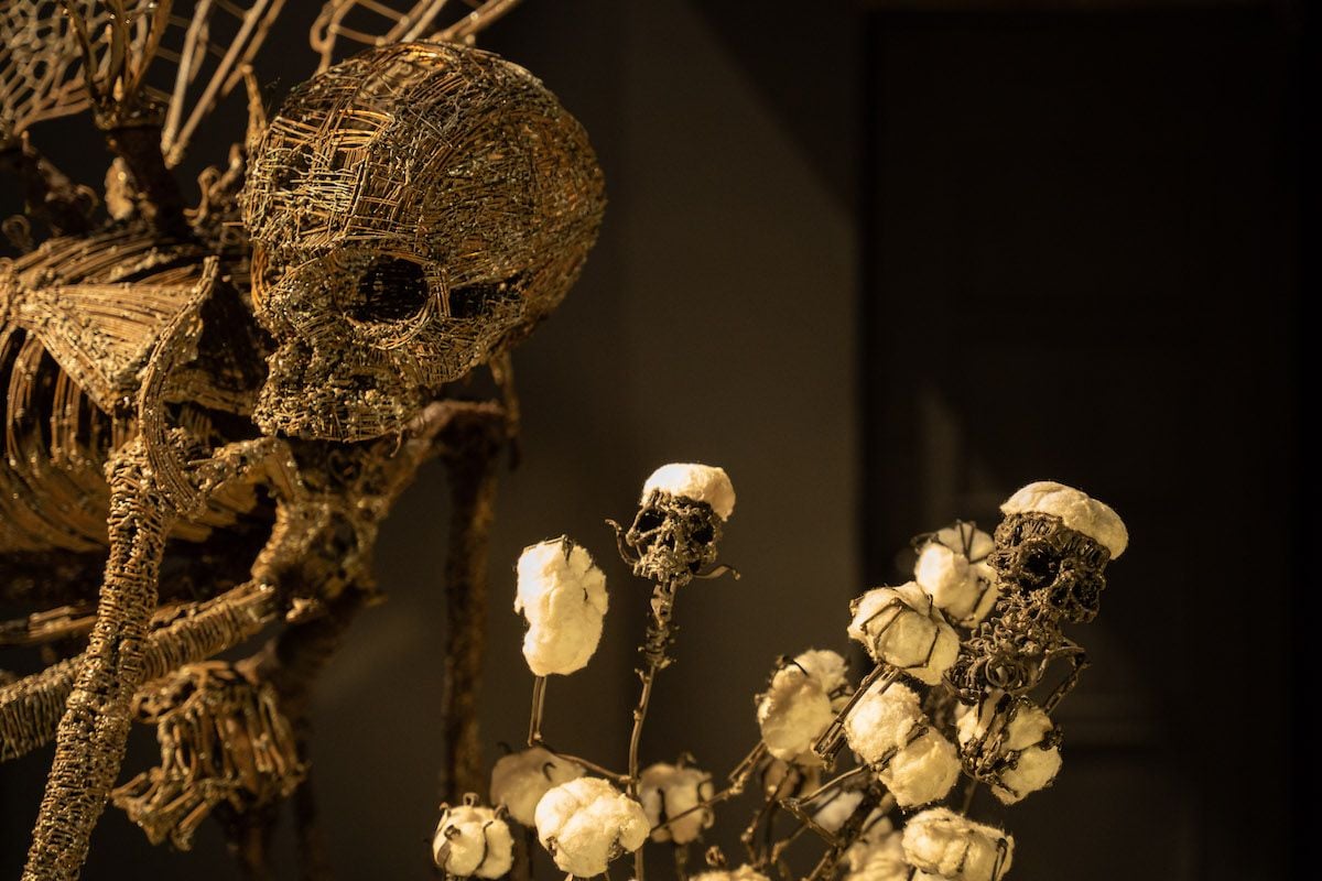 Скульптура Данила Турія «Фея Маріуполя» (фрагмент)