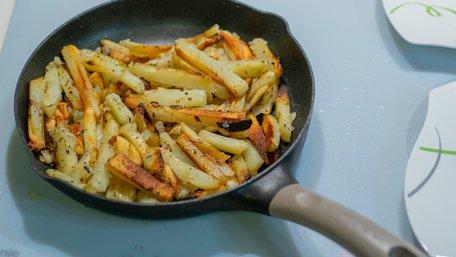 Секрет хрусткої скоринки: як смажити картоплю, щоб вона не пригорала