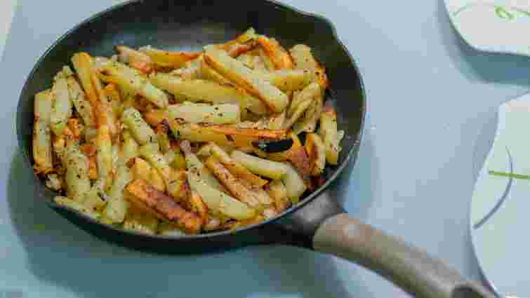Секрет хрусткої скоринки: як смажити картоплю, щоб вона не пригорала