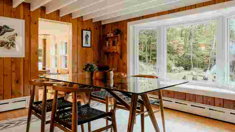 Прості хитрощі без ремонту: як зробити низьку стелю візуально вищою 