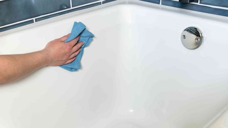 Спирт і перекис водню вам допоможуть: що робити, якщо на ванні з'явилась іржа