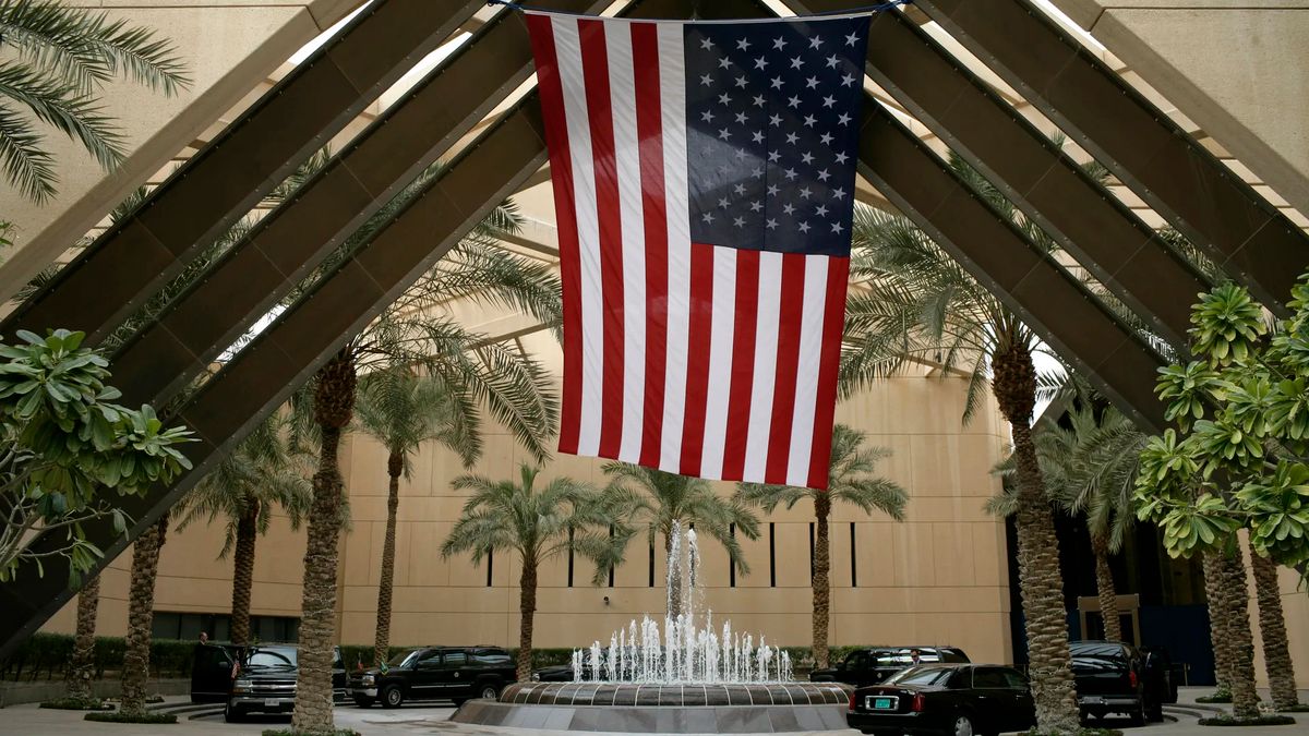 Дрони вдарили по посольству США у Саудівській Аравії