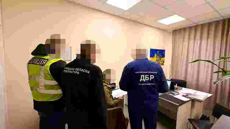 Ексслідчого з Хмельницького підозрюють у привласненні 2,5 млн грн арештованих грошей Ексслідчого з Хмельницького підозрюють у привласненні 2,5 млн грн арештованих грошей