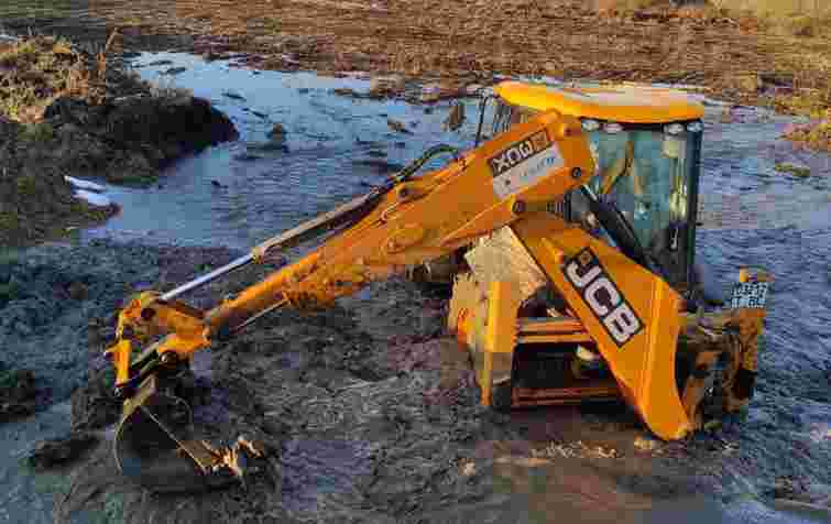 Поліція розслідує пошкодження магістрального водопроводу за участі м’ясопереробної компанії 