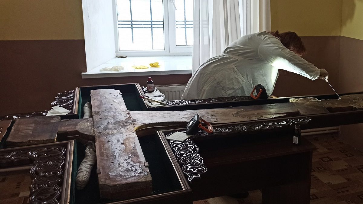Львівські фахівці відреставрують розп’яття XV ст. з Володимирського собору