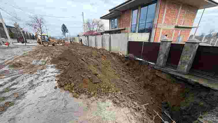 У Чернівцях капітально відремонтують каналізаційний колектор, який обвалився двічі