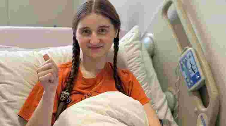 Гінекологи Львова видалили 17-річній дівчині кісту, яка за об’ємом була як трилітрова банка