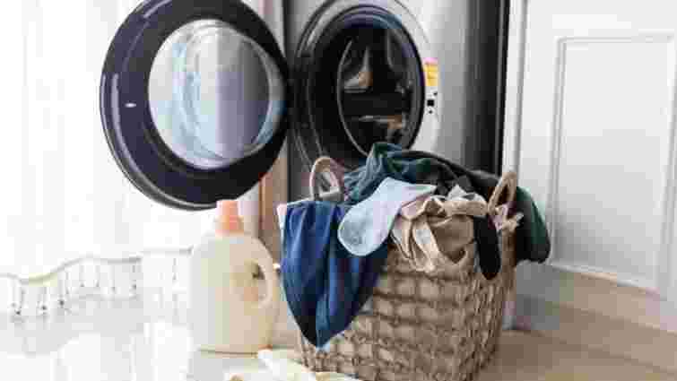 Ці поради врятують ваш одяг: що ніколи не можна прати в режимі швидкого прання