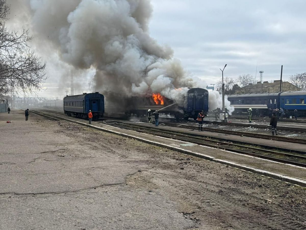З початку березня росіяни атакували українську залізницю майже 20 разів