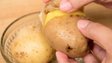 Проста й ефективна техніка: як швидко почистити картоплю в мундирі