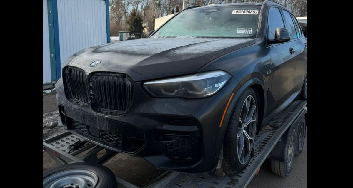 На кордоні з Польщею вилучили BMW X5, який везли нібито для ЗСУ