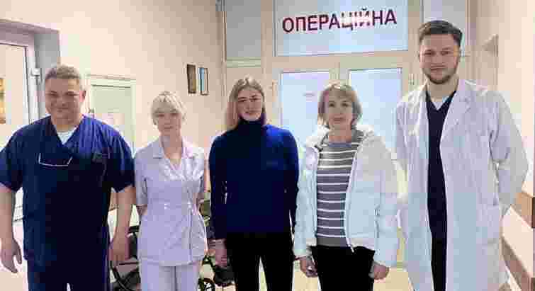 Двом молодим жінкам через важкі недуги довелося повністю видалили товстий кишківник 