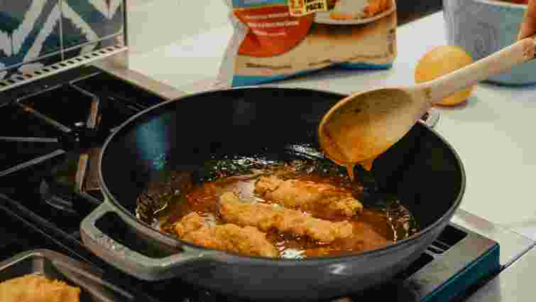 Додаткові засоби не треба: як отримати хрустку курячу скоринку без фритюру