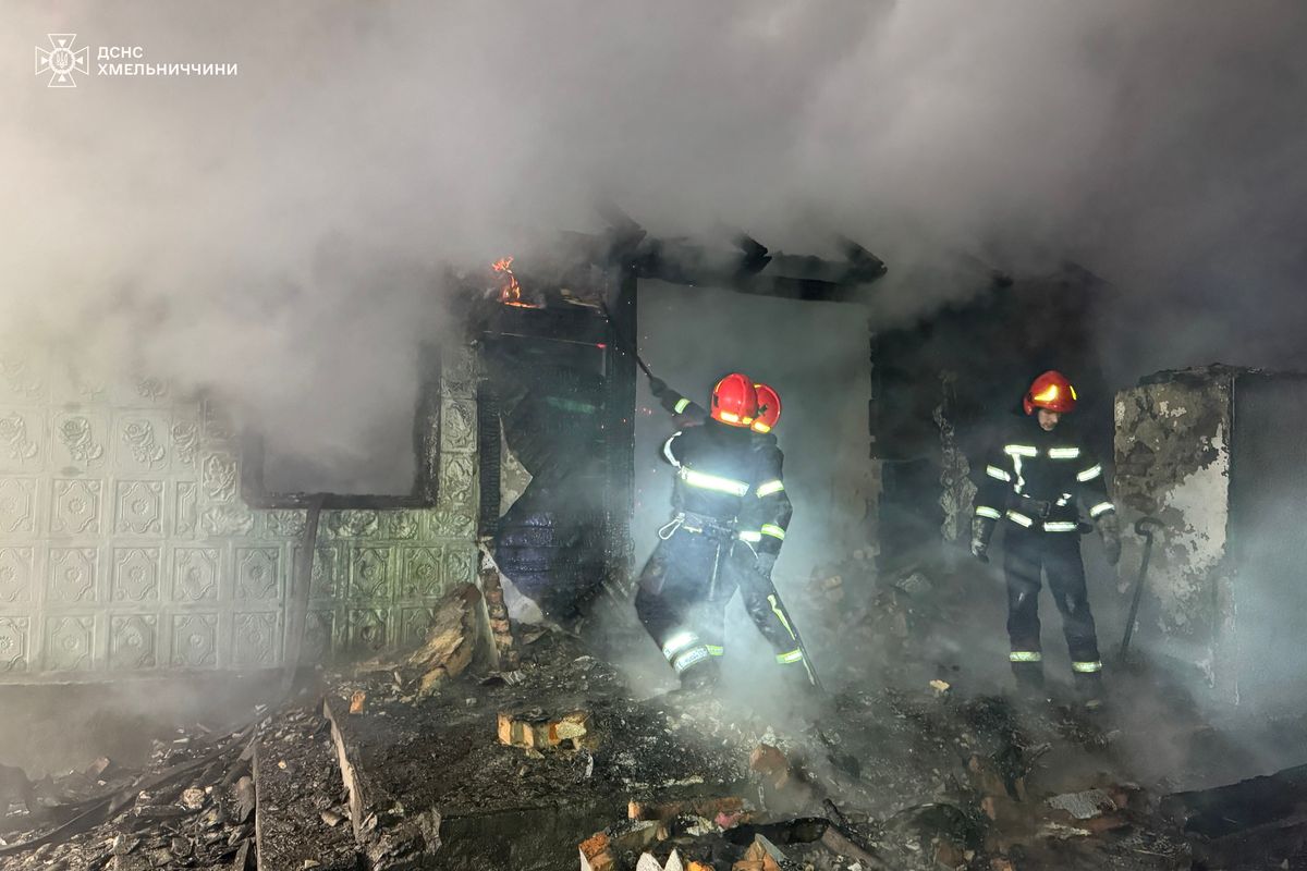 У пожежі на Хмельниччині загинула жінка з трьома малолітніми дітьми