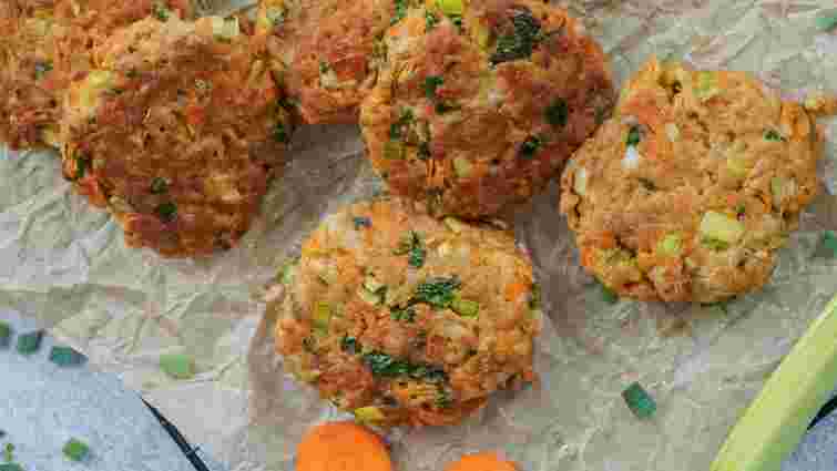 Котлети будуть смачніші і триматимуть форму: що треба додати у фарш