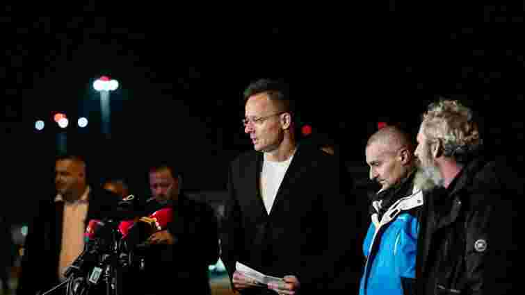 Голова МЗС Угорщини показав військових ЗСУ, яких Путін звільнив на прохання Орбана