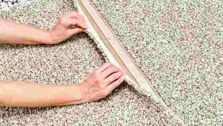 Спробуйте ці 4 способи: що зробити, щоб килим не ковзав по підлозі