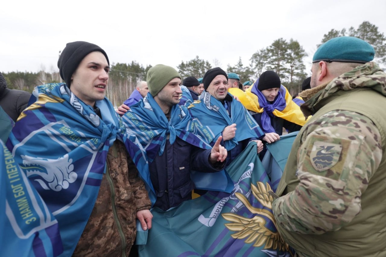 Фото Володимира Зеленського, звільнені військові з російського полону 5 березня