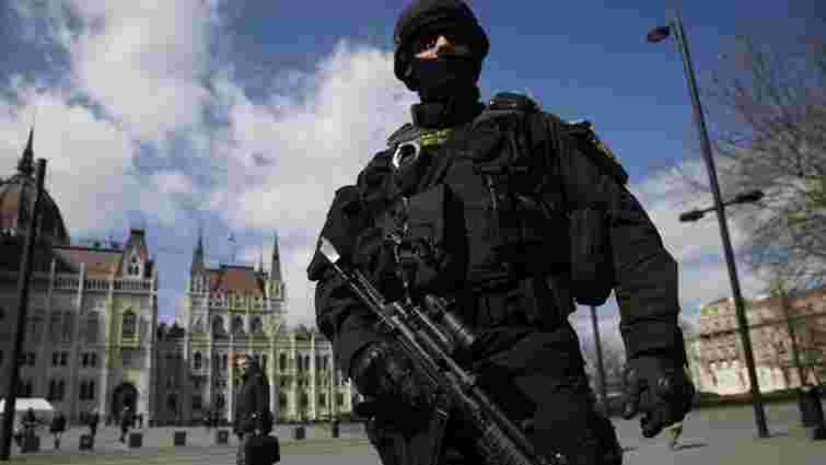 Угорщина розмістила викрадені інкасаторські авто на базі Антитерористичного центру, – УП