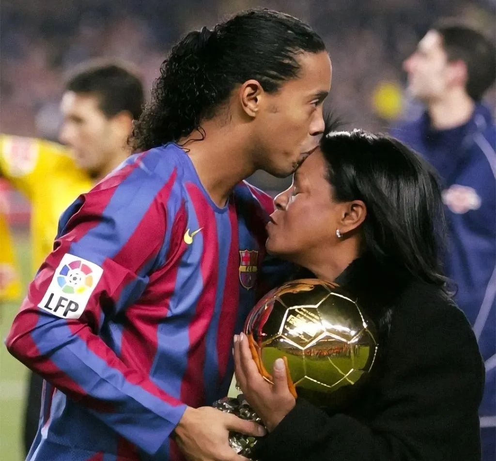 Роналдінью з мамою