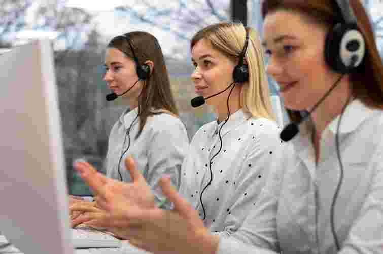 У Львівській громаді продовжує працювати єдина лінія соціальної служби підтримки «16–20» 