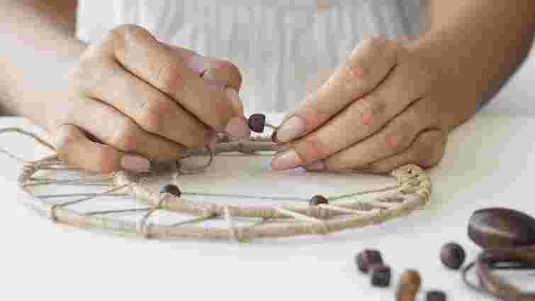 Робимо роботу «в ручну» чи «вручну»: як правильно писати