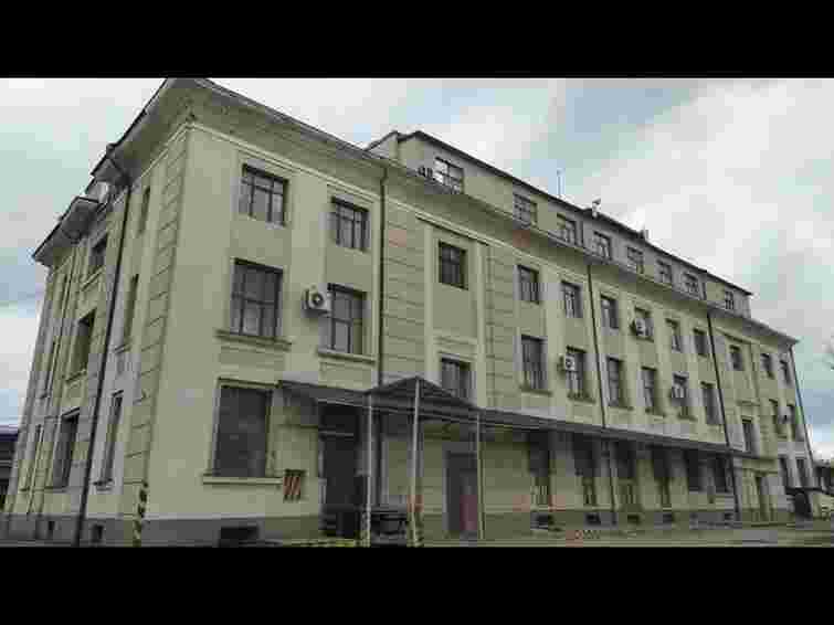 Власник АТБ відмовився купувати сортувальний центр «Укрпошти» на залізничному вокзалі Львова