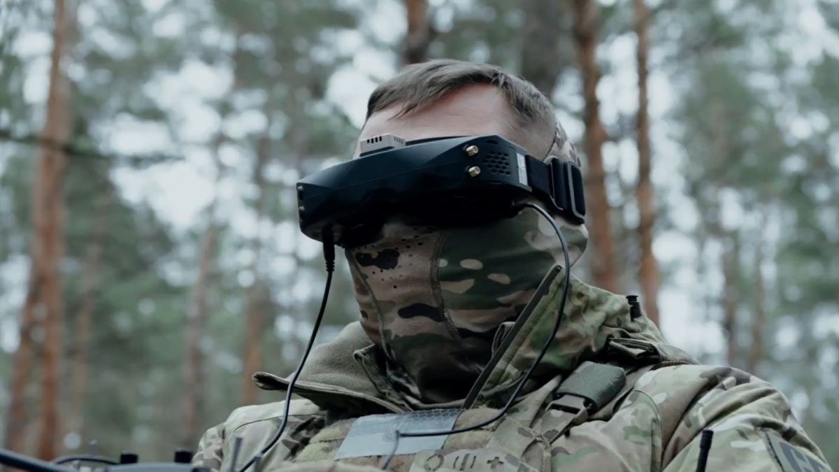 СБУ дронами вдарила по авіаремонтному заводу росіян в Криму