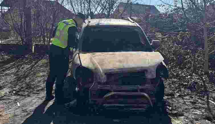У Мостиськах затримали підлітків, які підпалювали авто на замовлення російських кураторів